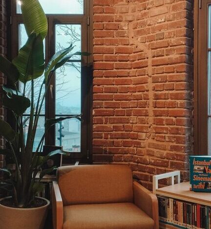 How to Create a Cozy and Inviting Reading Nook at Home
