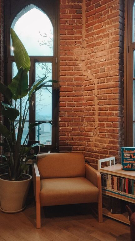 How to Create a Cozy and Inviting Reading Nook at Home